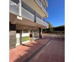 Local esquinero en complejo con 80 viviendas