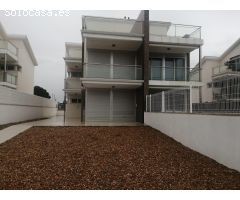 Adosado a 10 min. del mar con piscina