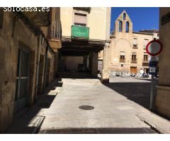 Casa con dos entradas y gran parcela