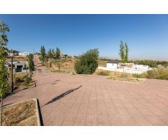 SE VENDE UN SOLAR EN URB.CAÑADAS DEL PARQUE, DILAR