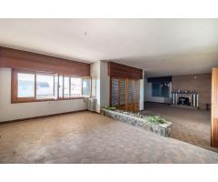 Casa con terreno y nave en Santa Fe