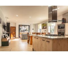 ESPECTACULAR CASA CON TERRENO EN LA SIERRA SUR