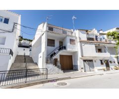 ACOGEDORA Y ESTUPENDA  CASA EN ALBUÑUELAS