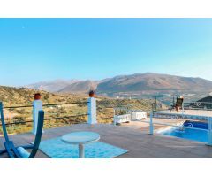 Casa de campo en Loja con piscina, barbacoa y manantial propio