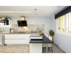PRECIOSA CASA EN ZONA PARQUE ALMUNIA