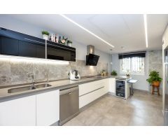 PRECIOSA CASA EN ZONA PARQUE ALMUNIA