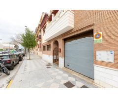 EXCLUSIVA CASA EN LA MEJOR AVENIDA DE MARACENA