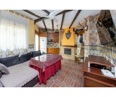 EXCLUSIVA CASA EN LA MEJOR AVENIDA DE MARACENA