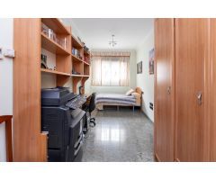 EXCLUSIVA CASA EN LA MEJOR AVENIDA DE MARACENA