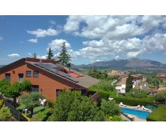 Chalet, esquinero en Can Parellada