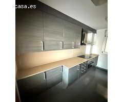 ES LLOGA pis seminou de 2 habitacions dobles.