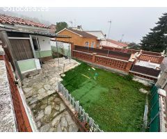 SE VENDE CASA DE 3 HABITACIONES CON JARDÍN, PISCINA Y GARAJE