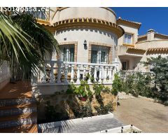 Chalet de dos plantas en Los Montesinos