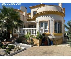 Chalet de dos plantas en Los Montesinos
