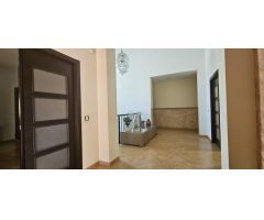 Impresionante Chalet en Urbanización Encinares de Alcolea con piscina y amplias estancias.