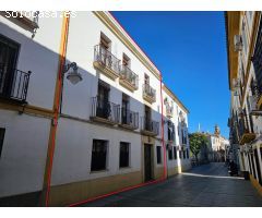 Edificio a la venta en buen estado en el barrio de San Andrés. Tres plantas más cubierta y patio