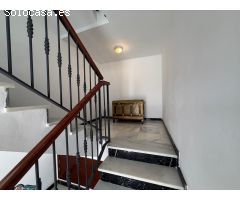 ¡Oportunidad única en Puente Genil! Vivienda en esquina en Calle Luis Vives