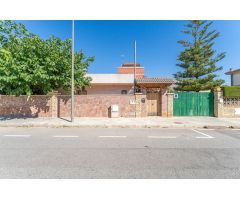 En venta Chalet individual con 2 parcelas, Zona Mestral, Reus