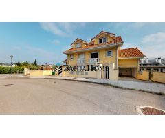 Chalet Pareado en la Urbanización  Villas de Mogro