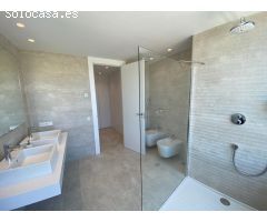 Este complejo residencial que rodea el campo de golf de Santa Clara