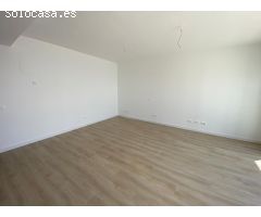 Piso de 3 dormitorios, 2 baños, 2 parkings y trastero, terraza 15.5 m2  con vistas al mar.