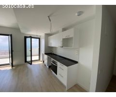 Piso de 3 dormitorios, 2 baños, 2 parkings y trastero, terraza 15.5 m2  con vistas al mar.