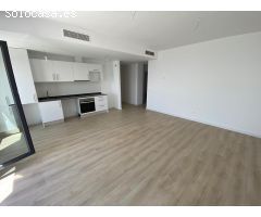 Piso de 3 dormitorios, 2 baños, 2 parkings y trastero, terraza 15.5 m2  con vistas al mar.