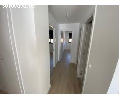 Piso de 3 dormitorios, 2 baños, 2 parkings y trastero, terraza 15.5 m2  con vistas al mar.