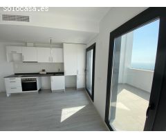 Piso de 3 dormitorios, 2 baños, 2 parkings y trastero, terraza 15.5 m2  con vistas al mar.