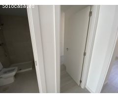 Piso de 3 dormitorios, 2 baños, 2 parkings y trastero, terraza 15.5 m2  con vistas al mar.