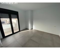 Pareado 3 dormitorios y salita 9.5 m2 con jardín 160 m2 y semisótano 87 m2 con piscina propia