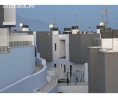 Adosado 3 dormitorios 2 baños y aseo con terraza 48 m2 y jardín 185 m2 con aparcamiento subterráneo