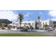 Semi-detached house 3 bedrooms and living room 9.5 m2 with own pool, garden 160 m2, semi-basement 63