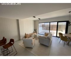 Adosado con solárium 50m2, patio 22.5 m2, semisótano 25.95 m2