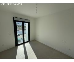 Adosado esquina con jardín 23.6 m2 y solárium 49 m2, sótano 41.6 m2 con aparcamiento subterráneo