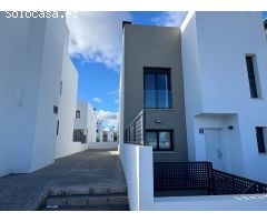 Adosado con solárium 50m2, patio 22.5 m2, semisótano 25.95 m2