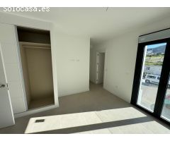 Adosado esquina con jardín 23.6 m2 y solárium 49 m2, sótano 41.6 m2 con aparcamiento subterráneo