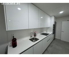 Ático con terrazas soladas  150 m2, además de trastero y plaza de garaje incluidos en el precio.