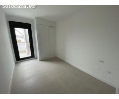 ático dúplex con solárium 44 m2 y terraza 10 m2 con 2 plazas aparcamiento y trastero. Piscina comuni