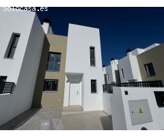 Adosado esquina 3 dormitorios, Despacho 9 m2, Sala de juegos 14 M2, Semisotano 57.6 m2,  Solarium 33