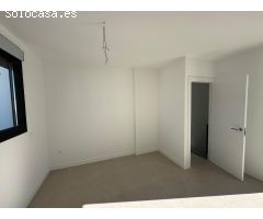 Adosado esquina 3 dormitorios, Despacho 9 m2, Sala de juegos 14 M2, Semisotano 57.6 m2,  Solarium 33