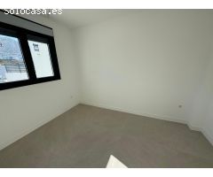 Adosado esquina 3 dormitorios, Despacho 9 m2, Sala de juegos 14 M2, Semisotano 57.6 m2,  Solarium 33