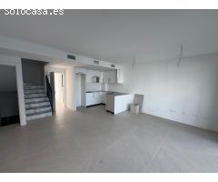 Adosado esquina 3 dormitorios, Despacho 9 m2, Sala de juegos 14 M2, Semisotano 57.6 m2,  Solarium 33
