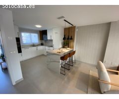 Adosado Esquina 3 dormitorios y sala de juegos, semisotano, solarium, jardin grande,  aparcamiento