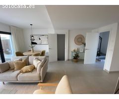 Adosado Esquina 3 dormitorios y sala de juegos, semisotano, solarium, jardin grande,  aparcamiento