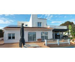 CHALET CON PISCINA Y VISTAS AL MAR