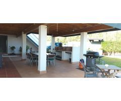 CHALET CON PISCINA Y VISTAS AL MAR