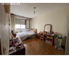Piso grande en venta en Azpilagaña (universidades) con inquilino
