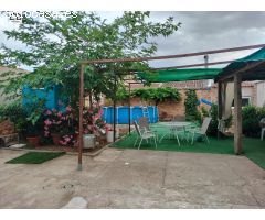 APIHOUSE VENDE CASA DE PUEBLO CON PATIO EN PLANTA BAJA EN VALDEPEÑAS. PRECIO 185.000€