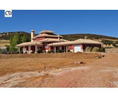 APIHOUSE VENDE A PLAZOS O ALQUILER CON OPCION A COMPRA LUJOSO CHALET EN VILLAMAYOR. PRECIO 370.000€
